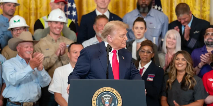 trump-ve-avanco-com-putin-mas-sancoes-ainda-seguem-previstas