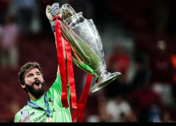 alisson-concorre-novamente-ao-trofeu-yashin-na-bola-de-ouro-2025