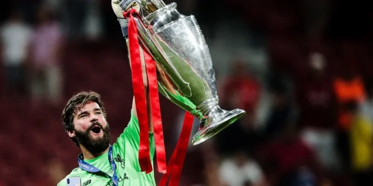 alisson-concorre-novamente-ao-trofeu-yashin-na-bola-de-ouro-2025