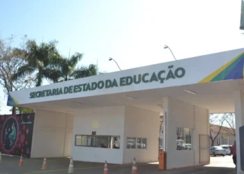 tce-barra-contrato-bilionario-da-educacao-em-goias-e-secretaria-anuncia-saida