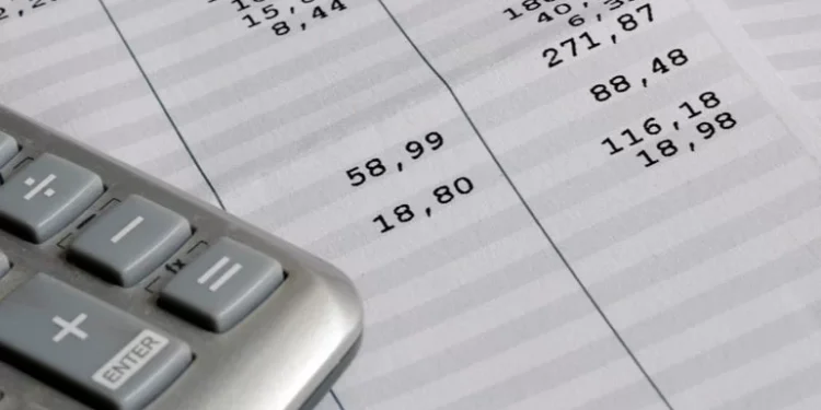 descontos-na-folha-de-pagamento:-o-que-pode-e-o-que-e-ilegal