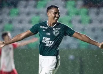 com-pouco-espaco,-ze-hugo-deixa-o-goias-apos-passagem-discreta