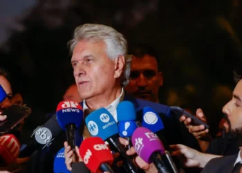 sem-o-governo-federal,-estados-se-reunem-para-discutir-tarifaco