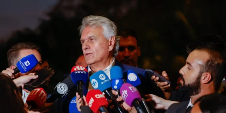 sem-o-governo-federal,-estados-se-reunem-para-discutir-tarifaco