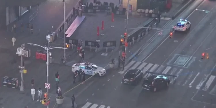 adolescente-de-17-anos-abre-fogo-na-times-square-e-fere-tres-pessoas