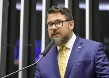 “sou-autista-e-nao-entendi”,-diz-deputado-sobre-nao-sair-da-cadeira-de-motta-no-motim-da-camara