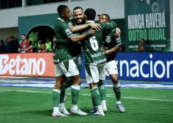 goias-bate-o-operario,-volta-a-vencer-na-serie-b-e-assume-lideranca-isolada
