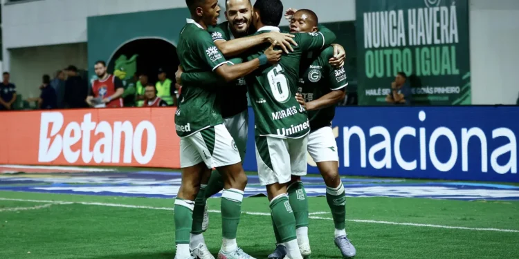 goias-bate-o-operario,-volta-a-vencer-na-serie-b-e-assume-lideranca-isolada