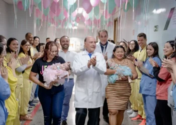 gemeas-siamesas-deixam-hospital-em-goiania-apos-cirurgia-de-separacao-bem-sucedida