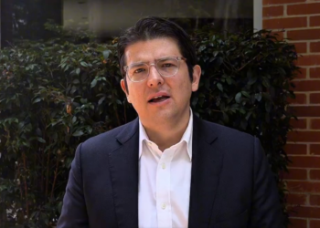 morre-miguel-uribe,-senador-e-pre-candidato-a-presidencia-da-colombia,-apos-atentado-em-bogota