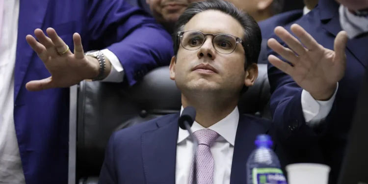 hugo-motta-enfrenta-teste-politico-com-processo-contra-deputados-que-travaram-camara