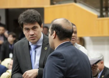 em-meio-a-relacao-agitada-com-o-paco,-camara-retoma-atividades