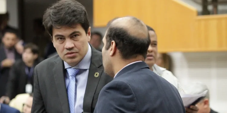 em-meio-a-relacao-agitada-com-o-paco,-camara-retoma-atividades