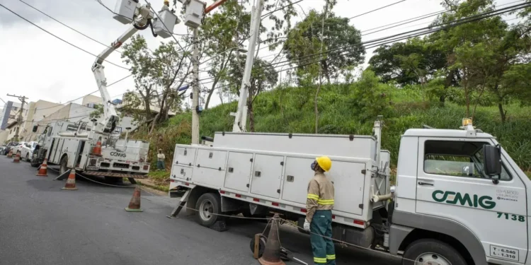 cemig-abre-concurso-para-eletricista-e-salarios-de-ate-r$-4,3-mil