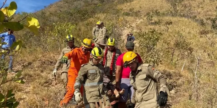idosa-sofre-queda-em-ribanceira-no-povoado-muquem
