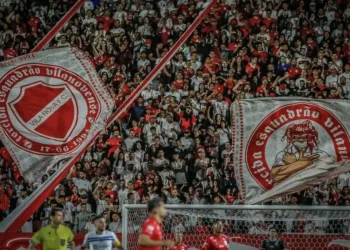 vila-nova-x-goias:-torcida-colorada-esgota-ingressos-para-o-classico-no-oba