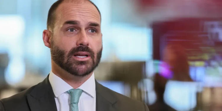 hugo-motta-envia-denuncias-contra-eduardo-bolsonaro-para-o-conselho-de-etica-da-camara