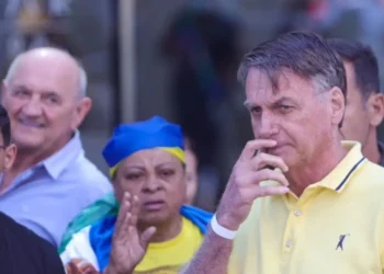 bolsonaro-recebe-alta-apos-exames-indicarem-gastrite-e-esofagite-persistentes