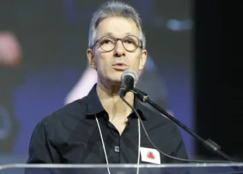 zema-pre-candidato-ao-planalto-confirma-tendencia-na-direita