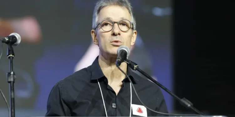 zema-pre-candidato-ao-planalto-confirma-tendencia-na-direita