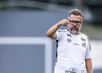 apos-goleada-de-6-a-0-para-o-vasco,-cleber-xavier-e-demitido-do-santos
