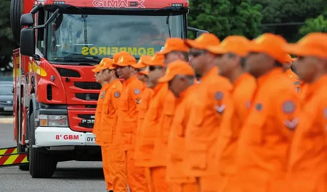 concurso-bombeiros-df-2025-abre-379-vagas-com-salarios-de-ate-r$-15-mil