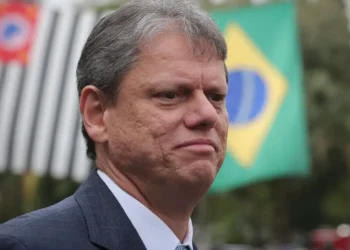 apos-ataques-da-familia-bolsonaro,-tarcisio-reafirma-que-disputara-a-reeleicao-ao-governo-de-sp