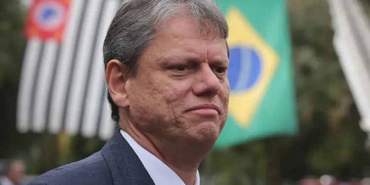 apos-ataques-da-familia-bolsonaro,-tarcisio-reafirma-que-disputara-a-reeleicao-ao-governo-de-sp