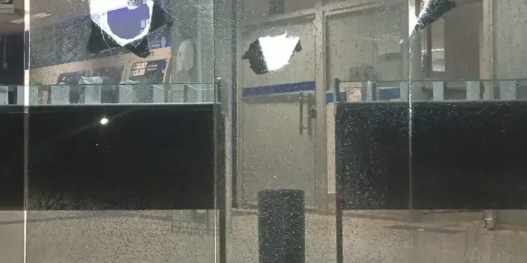 homem-e-preso-por-vandalismo-em-agencia-da-caixa-em-aparecida-de-goiania