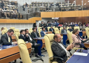 cei-da-limpa-gyn-avanca-com-parecer-favoravel,-mas-presenca-de-lider-do-prefeito-gera-impasse