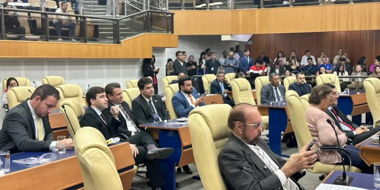 cei-da-limpa-gyn-avanca-com-parecer-favoravel,-mas-presenca-de-lider-do-prefeito-gera-impasse