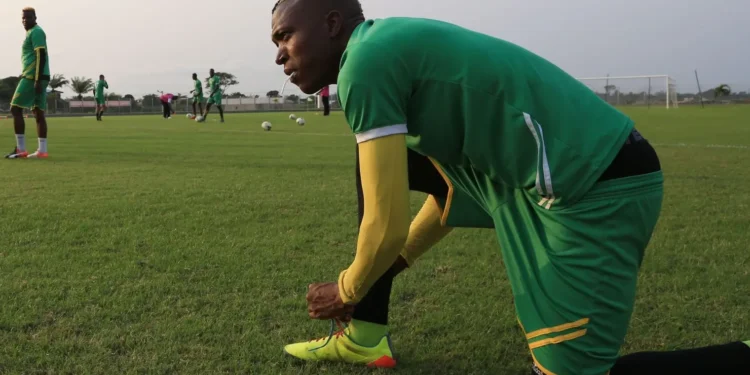 ex-jogador-de-selecao-e-encontrado-morto-em-casa-aos-40-anos