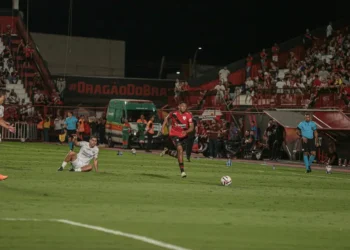 atletico-go-negocia-com-radsley,-meia-atacante-do-retro