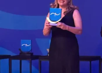 adriana-accorsi-recebe-titulo-de-melhor-deputada-federal-de-goias-em-votacao-popular