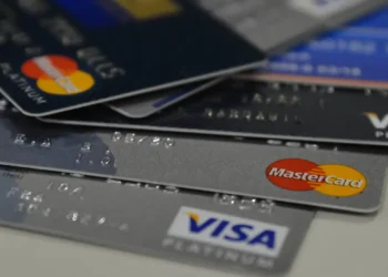 golpistas-que-enganavam-idosos-em-caixas-eletronicos-da-caixa-sao-condenados