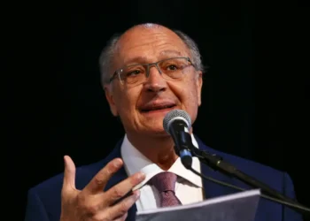 alckmin-pede-celeridade-em-projetos-de-comercio-exterior-apos-tarifaco-de-trump