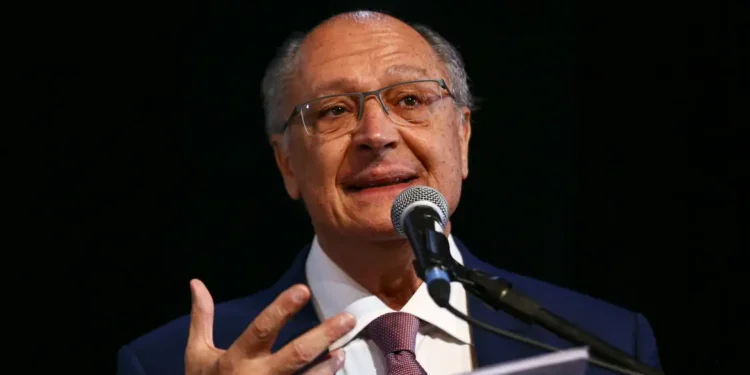 alckmin-pede-celeridade-em-projetos-de-comercio-exterior-apos-tarifaco-de-trump