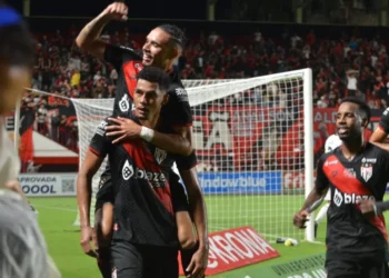 botafogo-insiste-em-alix-vinicius-e-apresenta-nova-proposta-ao-atletico-go