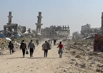 palestinos-fogem-de-gaza-sob-ofensiva-de-israel