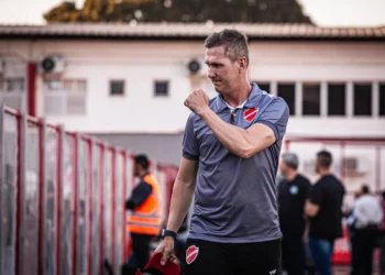 paulo-turra-garante-que-apenas-os-tres-pontos-importam-contra-o-botafogo-sp