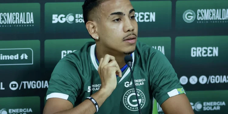 ex-atacante-do-goias-admite-que-“deixou-a-desejar”-em-sua-passagem-pelo-clube