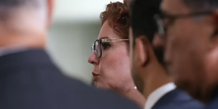 stf-condena-carla-zambelli-a-cinco-anos-de-prisao-por-porte-ilegal-e-constrangimento-com-arma