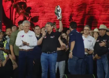 em-barretos,-tarcisio-defende-bolsonaro:-“esta-passando-uma-grande-injustica”