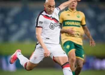 rafael-lacerda-explica-formacao-com-3-zagueiros-e-lamenta-empate-do-atletico-go