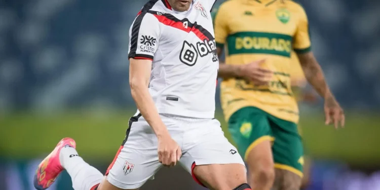 rafael-lacerda-explica-formacao-com-3-zagueiros-e-lamenta-empate-do-atletico-go