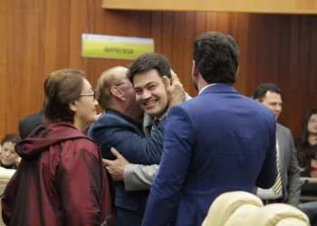 em-meio-a-desgaste-com-a-base,-mabel-exonera-irmao-de-igor-franco