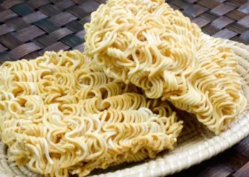 menino-de-13-anos-morre-apos-comer-macarrao-instantaneo-cru