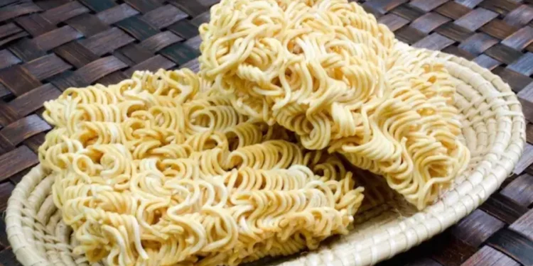 menino-de-13-anos-morre-apos-comer-macarrao-instantaneo-cru