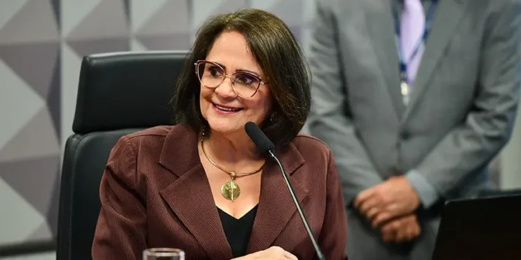 senadora-damares-alves-revela-que-esta-com-cancer-e-inicia-radioterapia