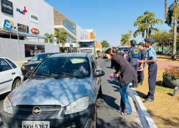 prefeitura-de-aparecida-encerra-agosto-lilas-com-blitz-educativa